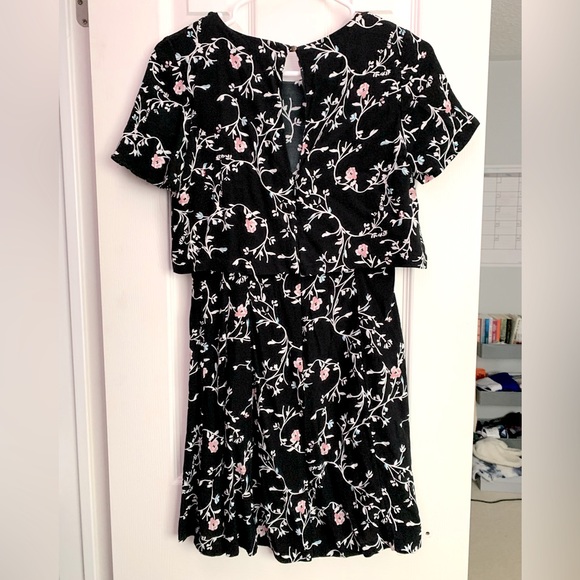 Dynamite Flowy Short Sleeve Mini Dress | Women’s Size S - Picture 3 of 6